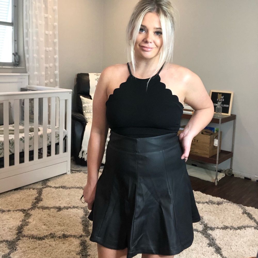 BLACK PLEATHER SKIRT